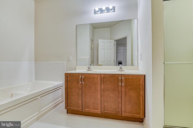 Building Photo - 1802 Schindler Dr