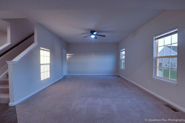 Building Photo - Gorgeous 3 Bed 3.5 Bath Fairborn Home!