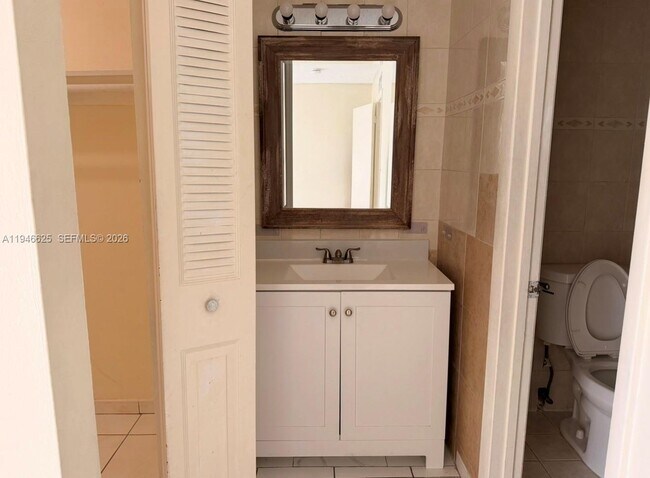 Building Photo - 1900 W 54th St