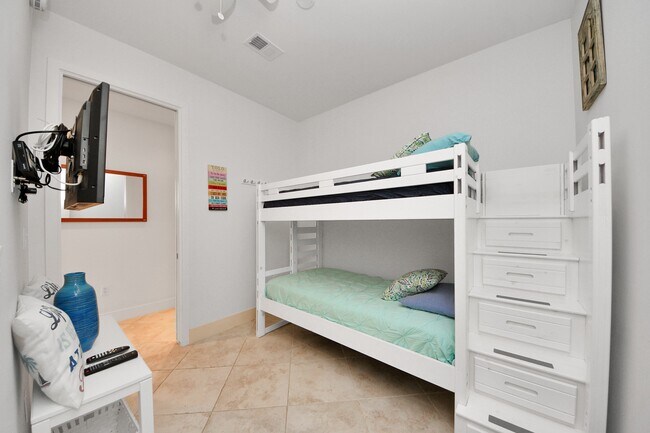 Building Photo - 10327 Termini-San Luis Pass Rd