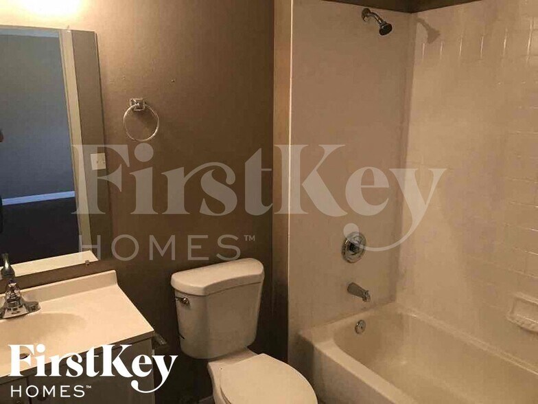 Building Photo - 455 Calhoun St