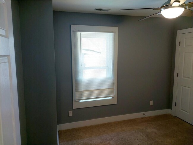 Building Photo - 23 E 36th St