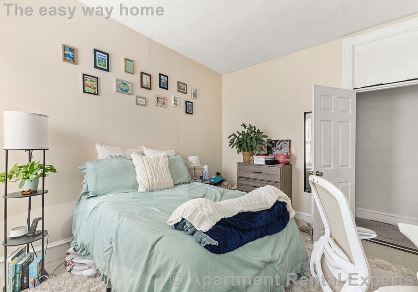 Building Photo - 175 River St