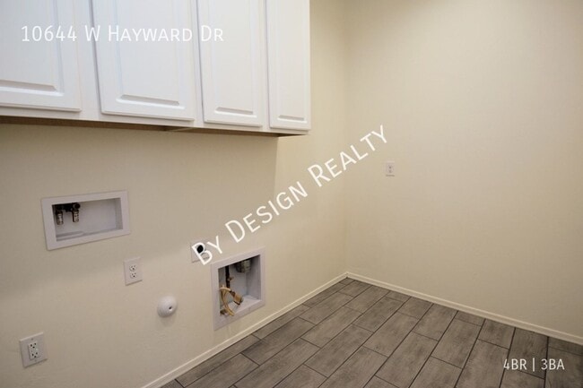 Building Photo - Like-New 4BR/3BA Corner Lot Home in Gladde...