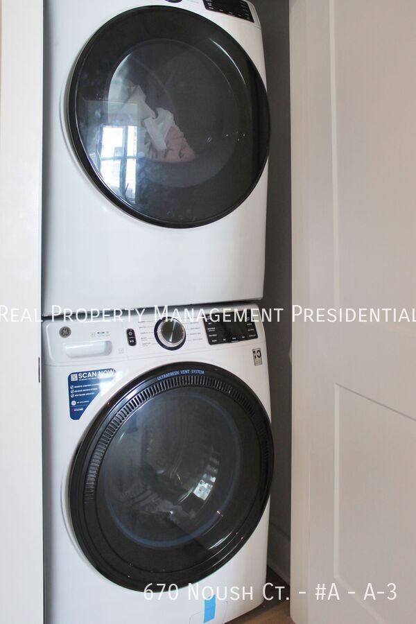 Building Photo - 670 Noush Ct