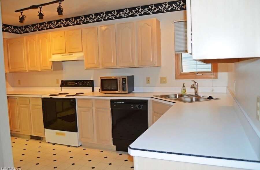 Building Photo - 16548 Sunwood Oval