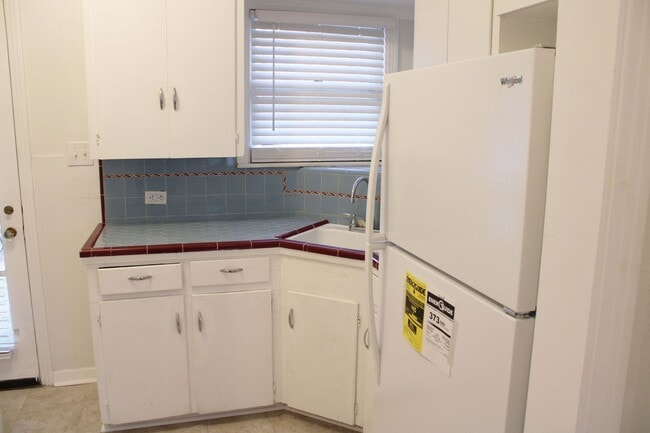 Building Photo - 2825 W Woodlawn Ave