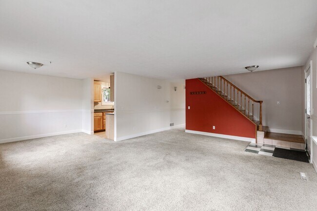 Building Photo - 3406 Avon Ct
