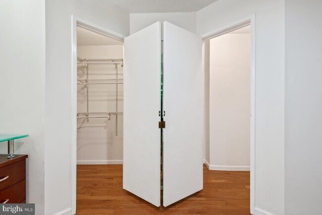 Building Photo - 5904 Mt Eagle Dr