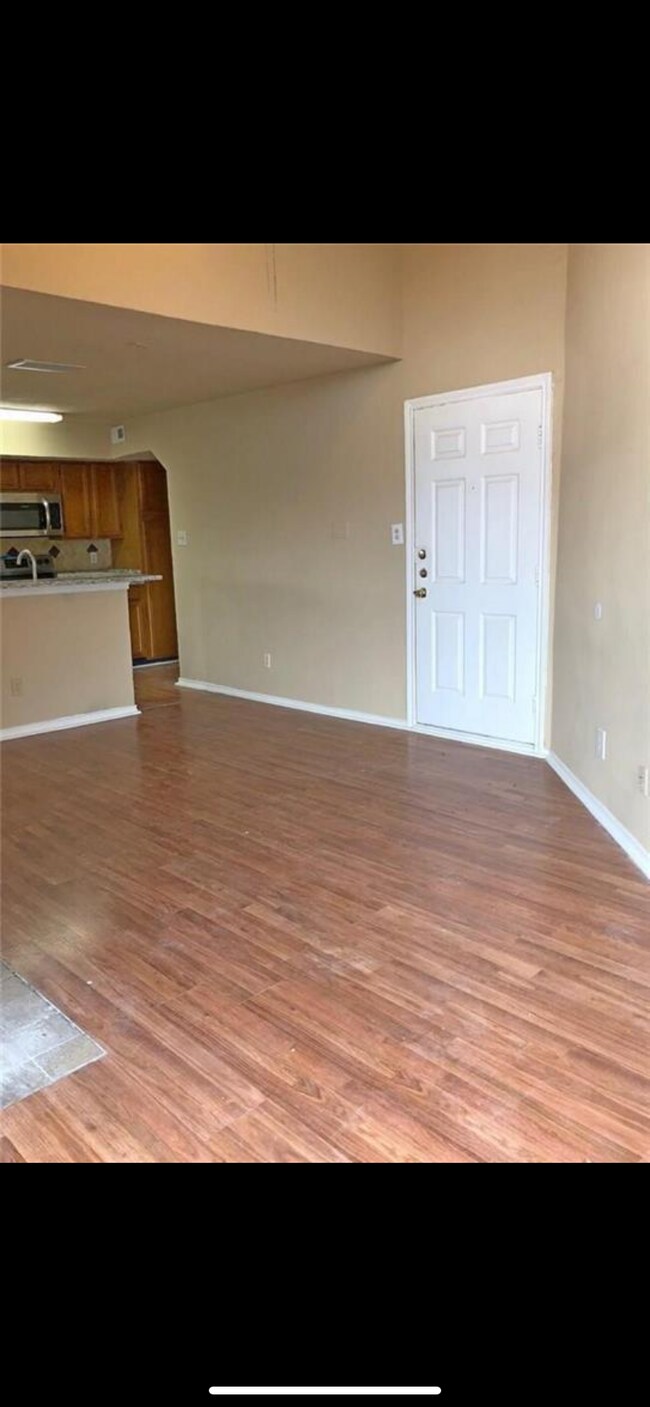 Building Photo - 9801 Walnut St