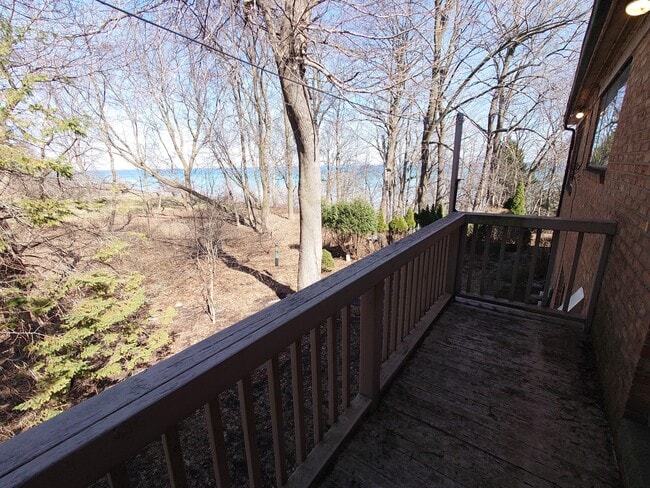 Building Photo - 3200 E Hampshire St