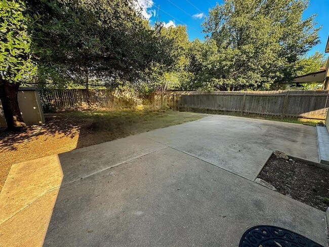 Building Photo - 7701 Peabody Dr