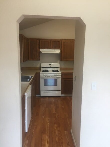 Building Photo - 3400 Meadowbrook Cir