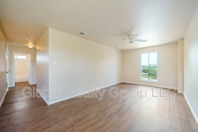 Building Photo - 109 Starling Creek