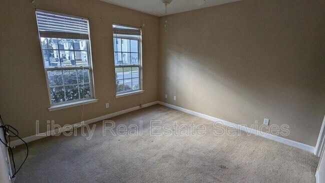 Building Photo - 827 Terrell Dr