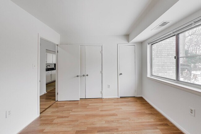 Building Photo - 2BD/1BA in Bethesda Park - Feeds to WJ HS - Great location - Close to Walter Reed & METRO