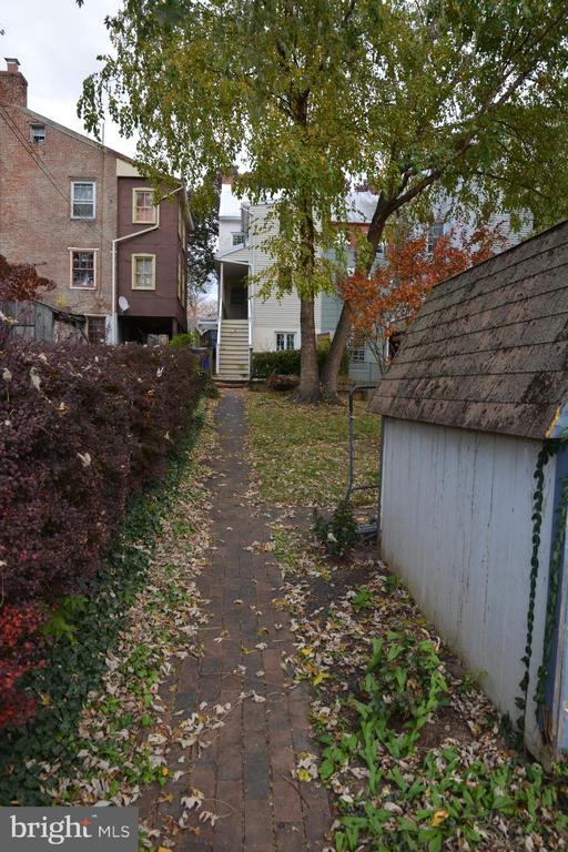 Building Photo - 313 N Market St