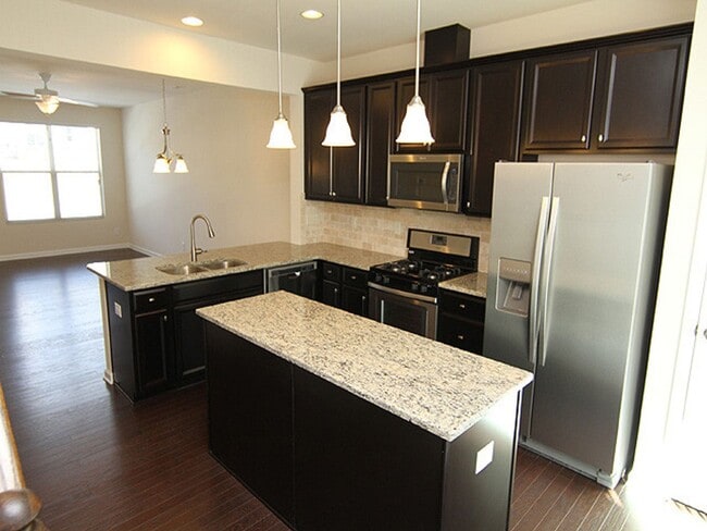Building Photo - Live in Popular Thompson Ridge near Duke!