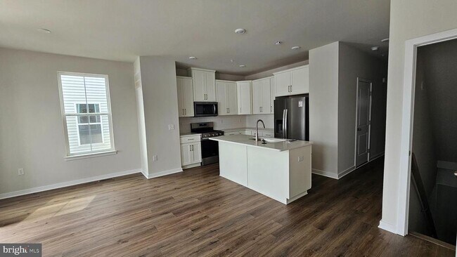 Building Photo - 253 Talucci Dr