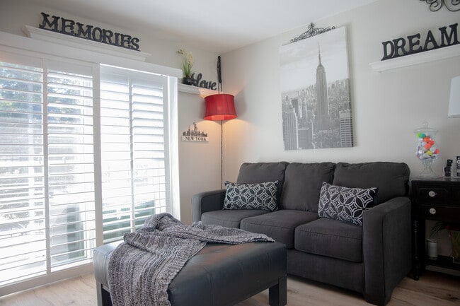 Building Photo - 1405 Kinross Ct