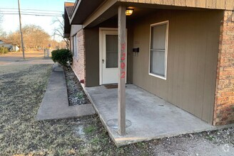 Building Photo - **Coming Soon** 2 Bedroom, 1 Bathroom Home...