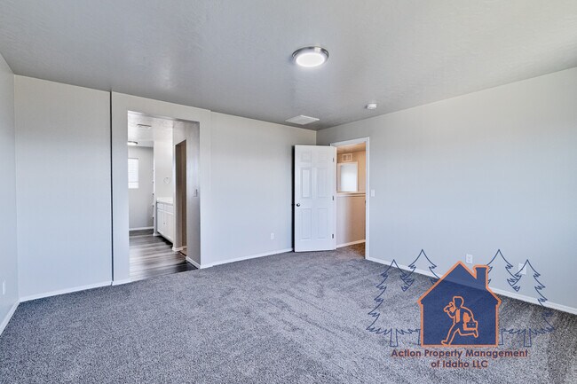 Building Photo - 3181 N Saratov Wy