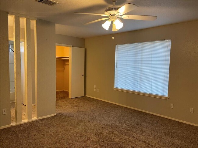 Building Photo - 22307 Red River Dr