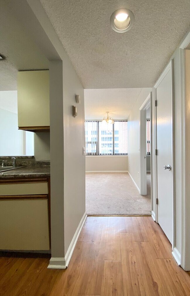 Building Photo - wh405