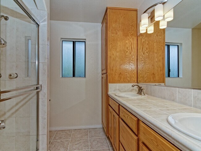 Building Photo - Remodeled Home On Quiet Cul-de-sac