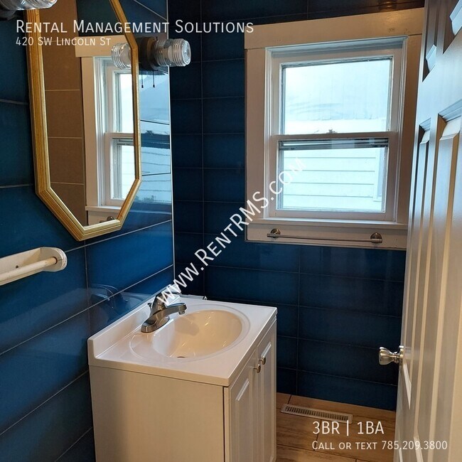 Building Photo - 420 SW Lincoln St