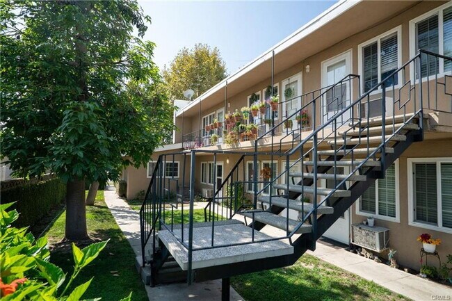 Building Photo - 2119 E Westport Dr