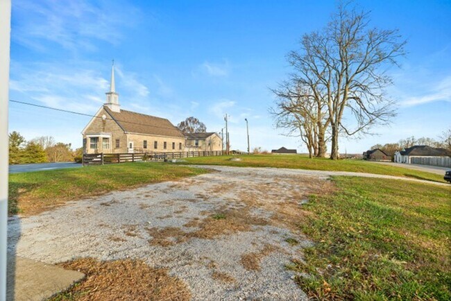 Building Photo - Furnished Country Home For Rent