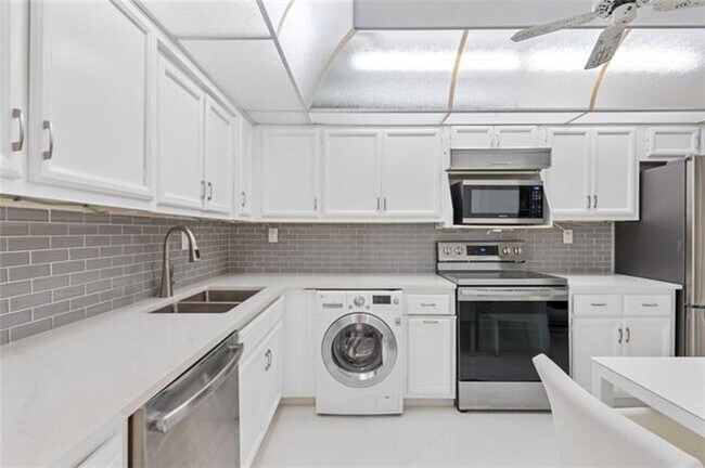 Building Photo - 3850 Galt Ocean Dr