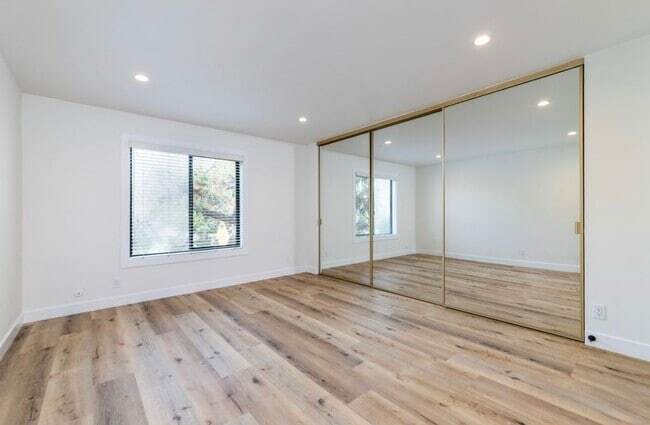 Building Photo - 4524 Tujunga Ave