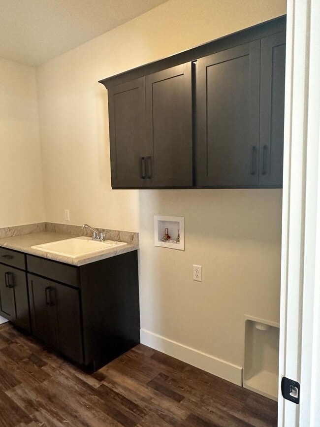 Building Photo - 3 Bedroom 2 Bath home on the west end!