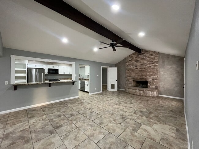 Building Photo - UPDATED HOME WITH BONUS ROOM