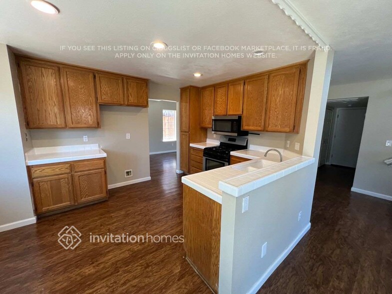 Building Photo - 8304 Lonely Hill Way