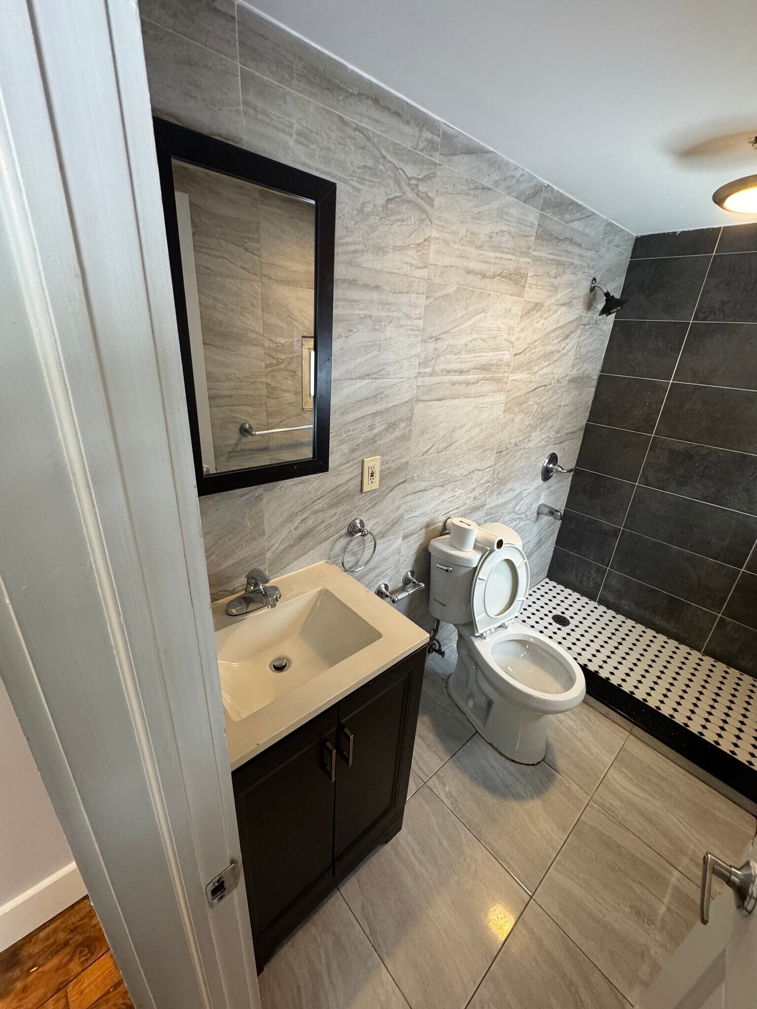 Building Photo - 27 Grant St