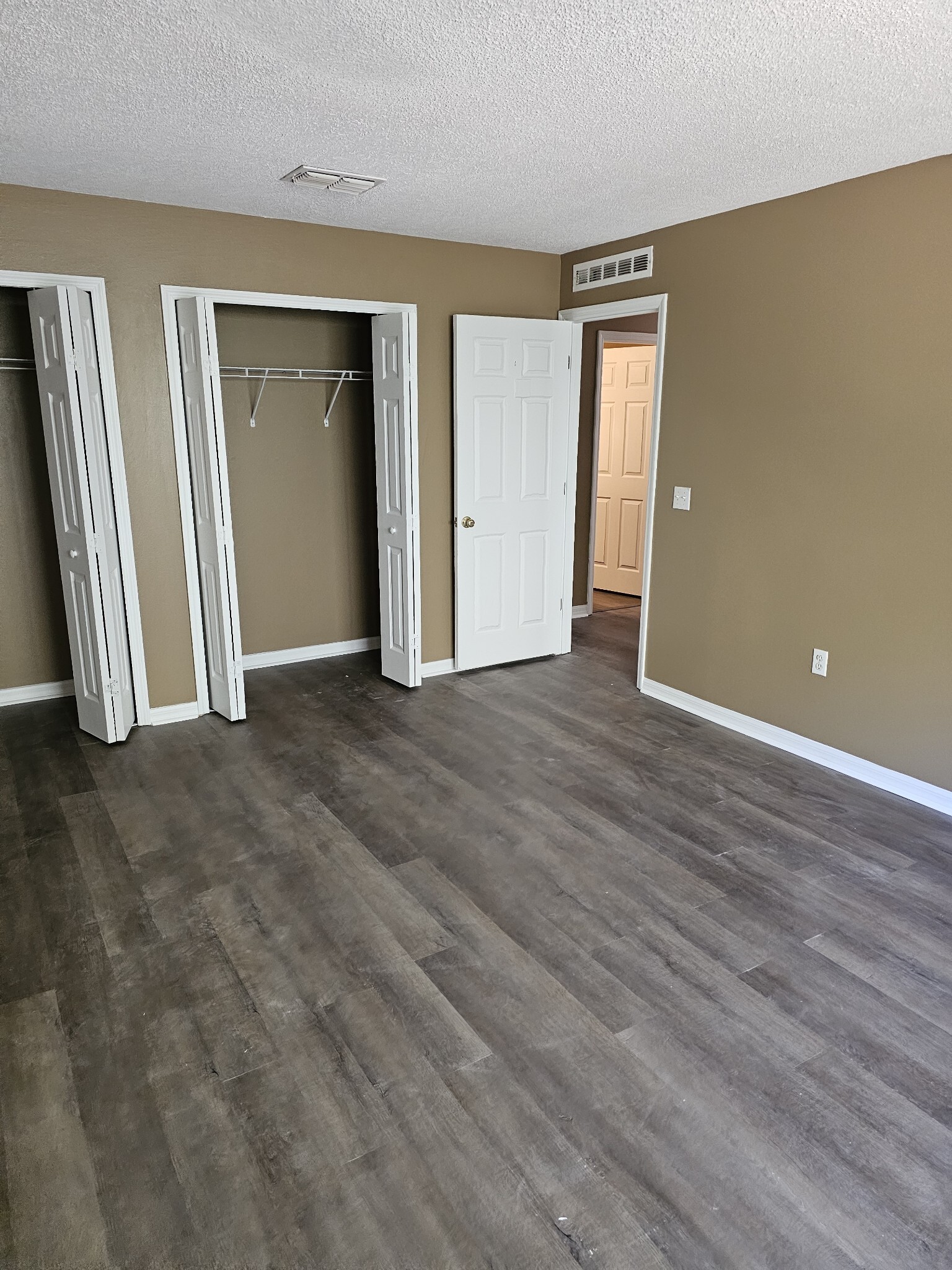 Building Photo - 9316 N Dallas Way