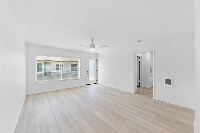 Interior Photo - 1740 Park Ave