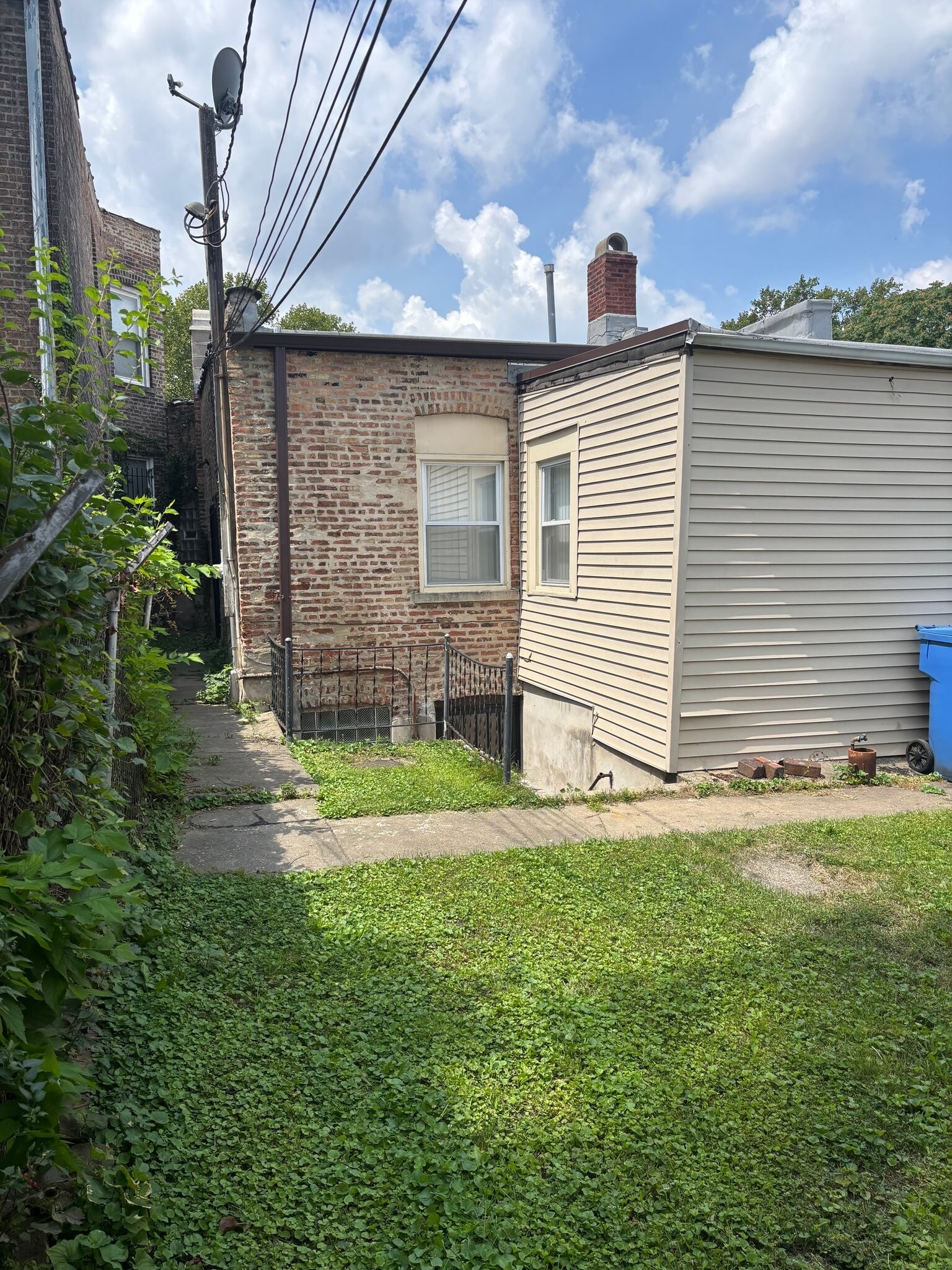 Building Photo - 7401 S St Lawrence Ave