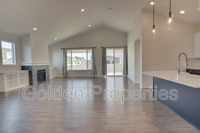 Building Photo - 2172 W Camus Dr