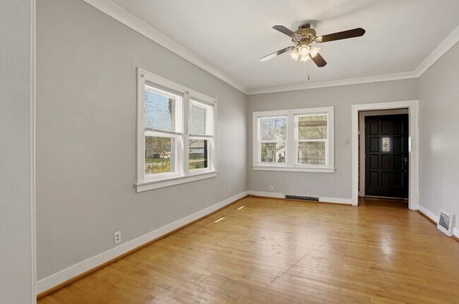 Building Photo - 916 S Webster St