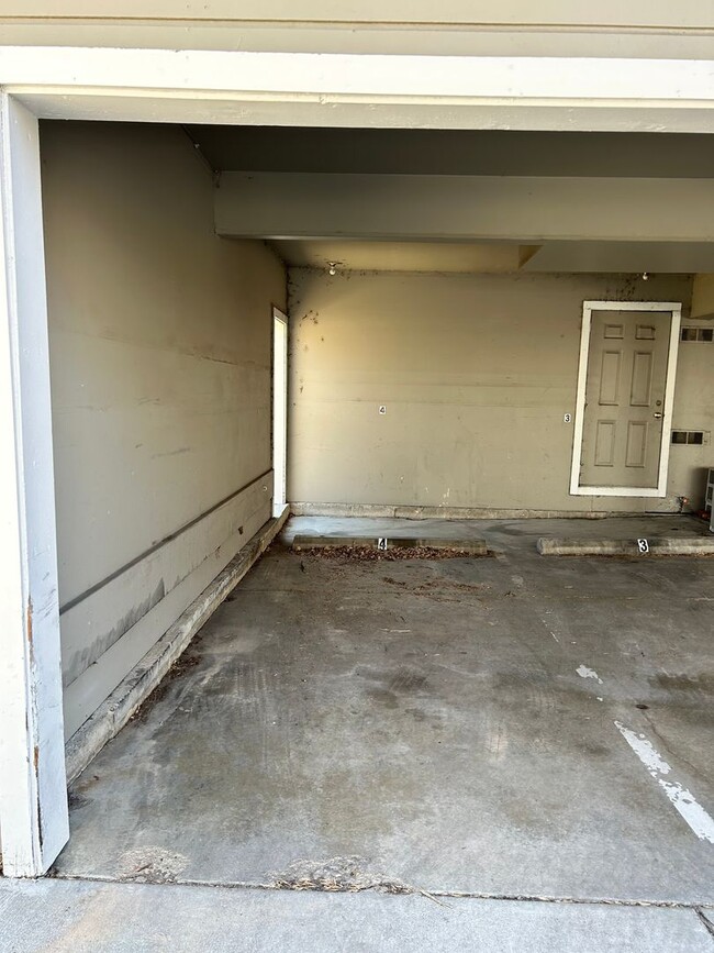 Building Photo - 2-Bedroom Condo Available in Boulder's Kin...