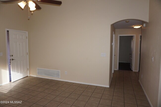Building Photo - 2201 S St Suzanne Dr