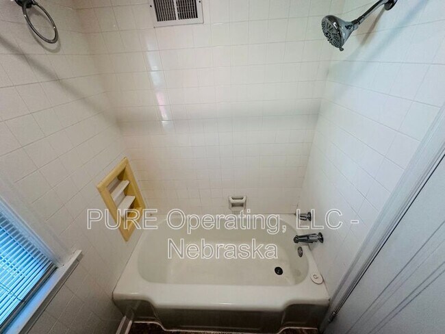 Building Photo - 830 S 54th St