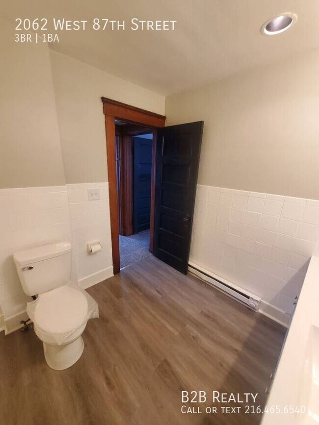 Building Photo - 2062 W 87th St