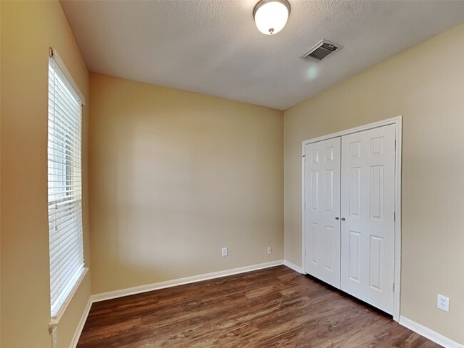 Building Photo - 15742 Flagstone Walk Way