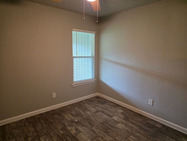 Building Photo - 5618 Stone Creek Dr