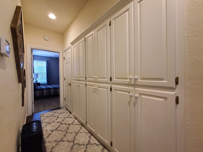 Building Photo - 413 Hamptonridge Rd